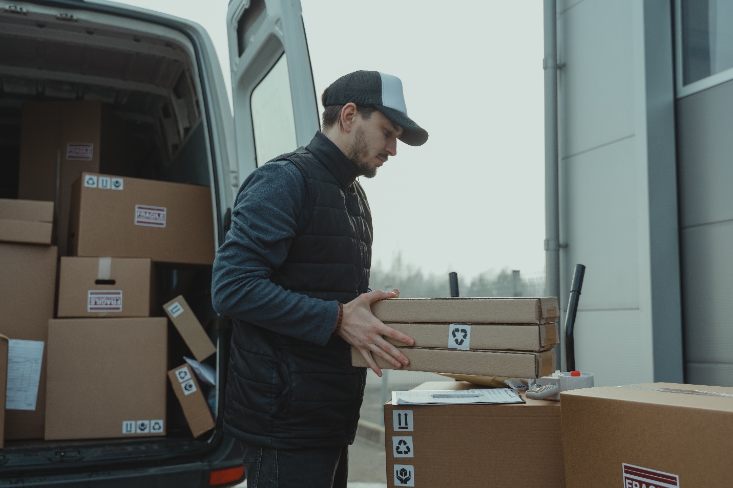 The Benefits of Partnering With a Reliable Wholesale Shipping Supply Company