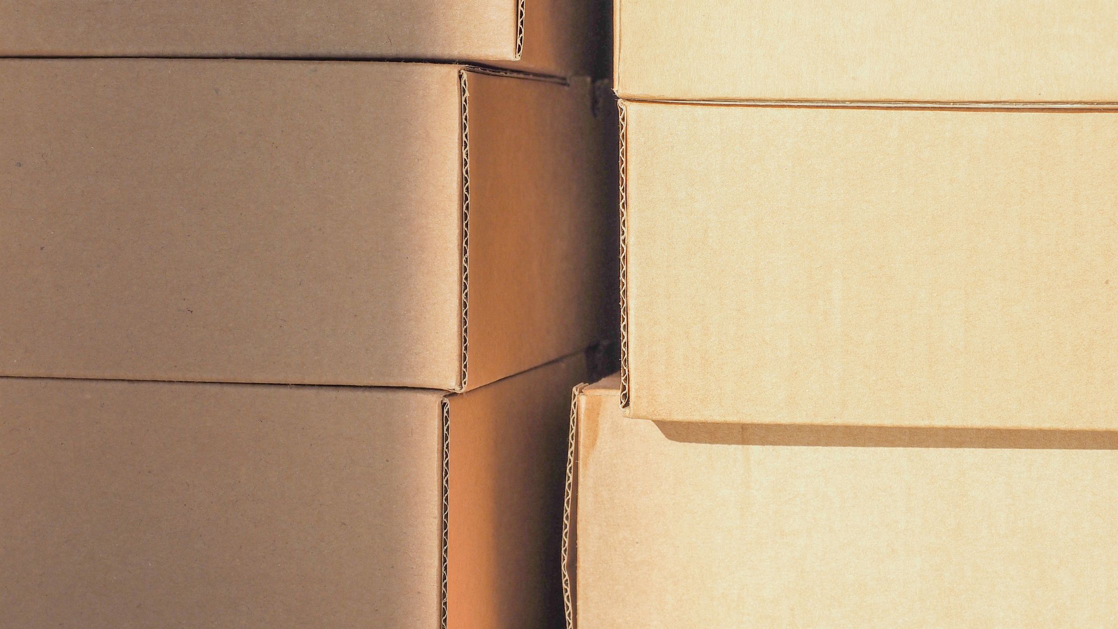 What is the Difference Between a Cardboard Box and a Corrugated Box?