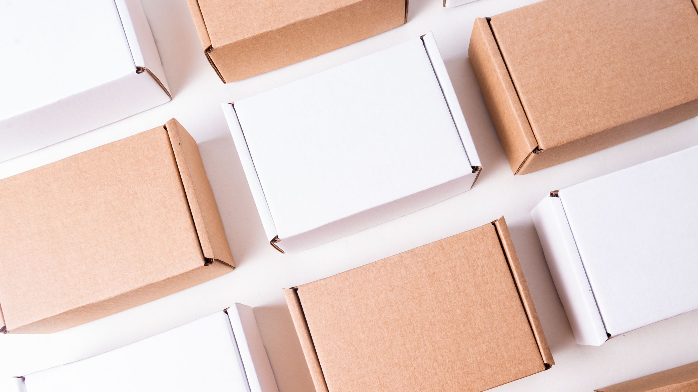 White vs. Brown Shipping Boxes | Which Color is Right for Your Business?