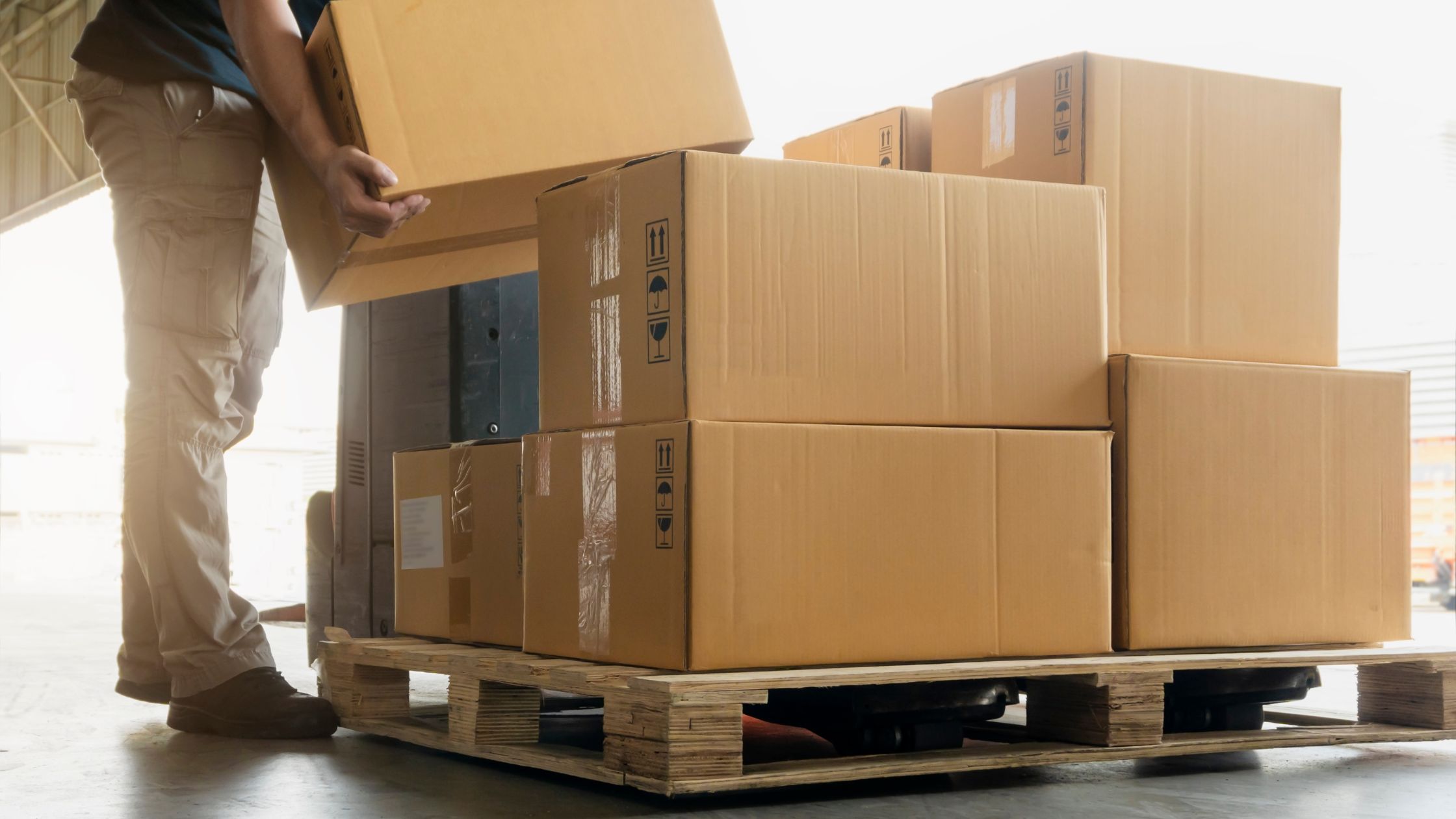 Small Business Guide to Bulk Shipping Box Orders and Volume Discounts